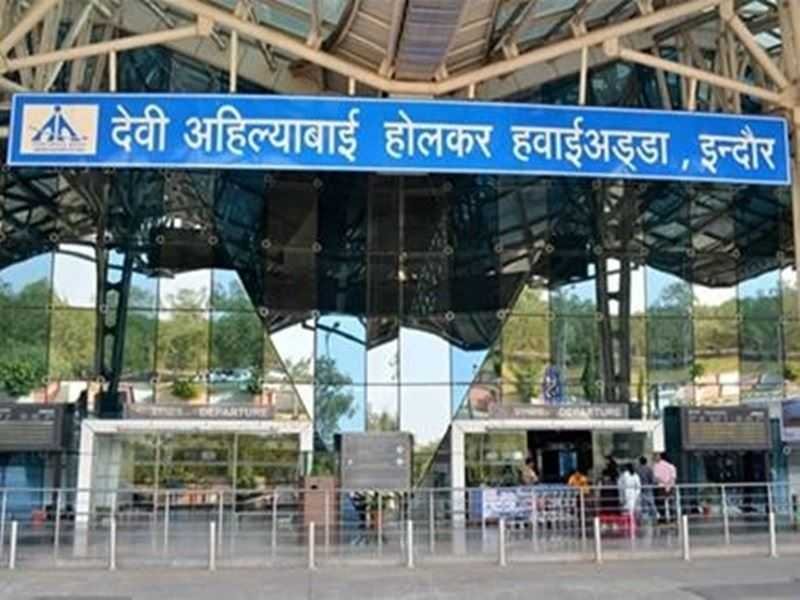 मोबाइल चार्जर में सोना छुपाकर लाया मुंबई का यात्री, इंदौर एयरपोर्ट पर कस्टम ने पकड़ा