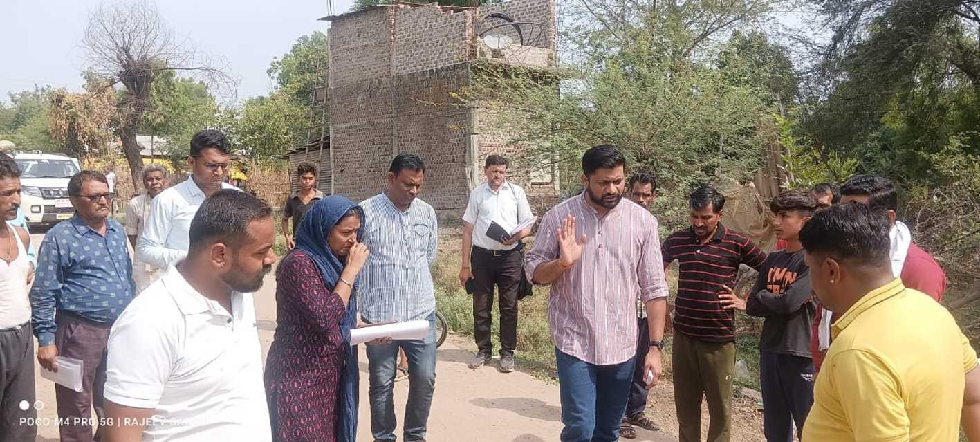 वार्डों में गंदगी देख भड़के जिपं सीईओ