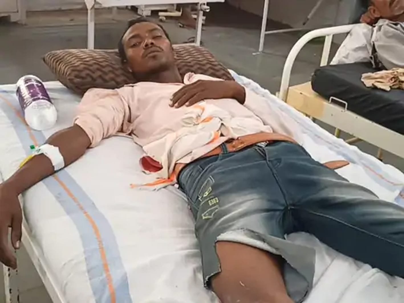 नकाबपोश बदमाशों ने मजदूर के पैर में मारी गोली