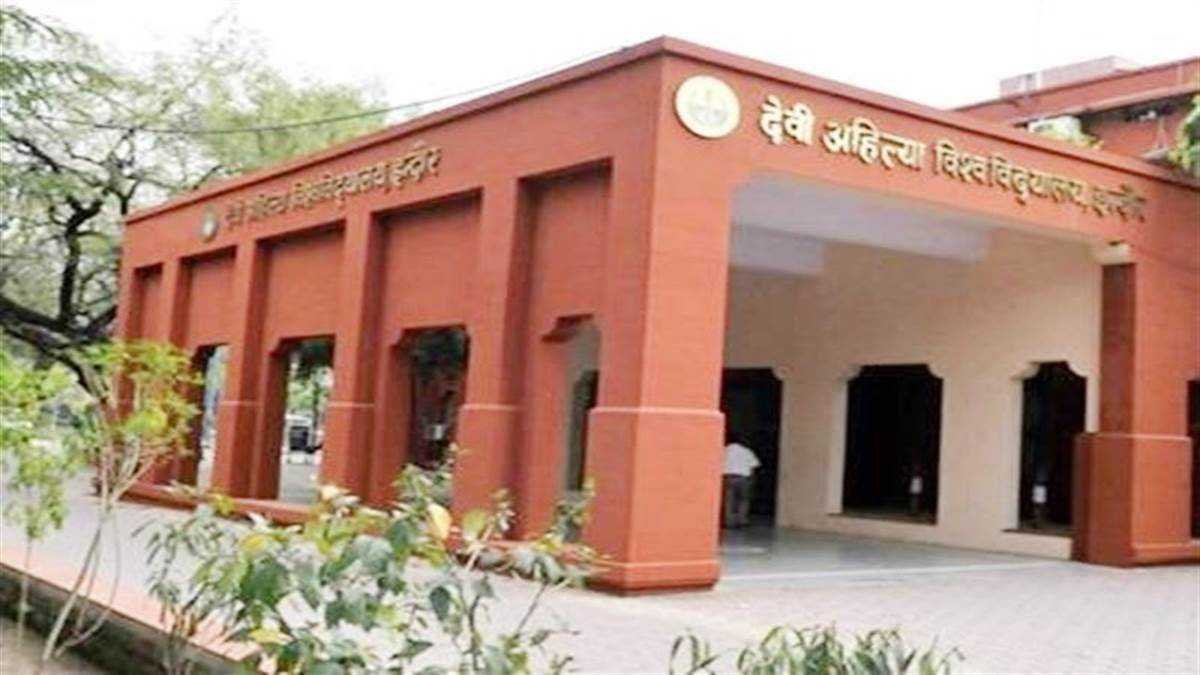 आउट आफ सिलेबस प्रश्न पत्र से अब पेपर सेटर की योग्यता पर उठे सवाल