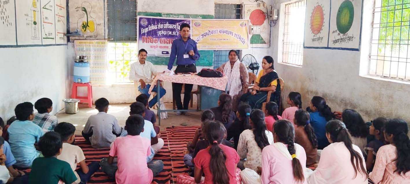 बच्चों को नियमित स्कूल आने के लिए किया प्रेरित