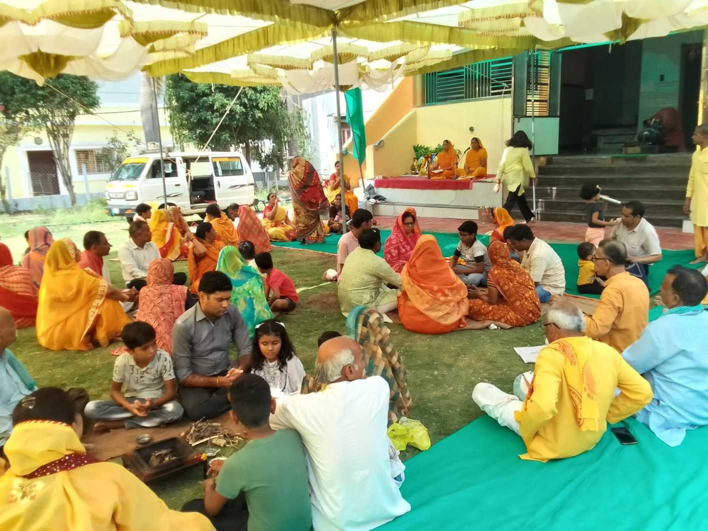 शिव मंदिर में हुआ गायत्री यज्ञ