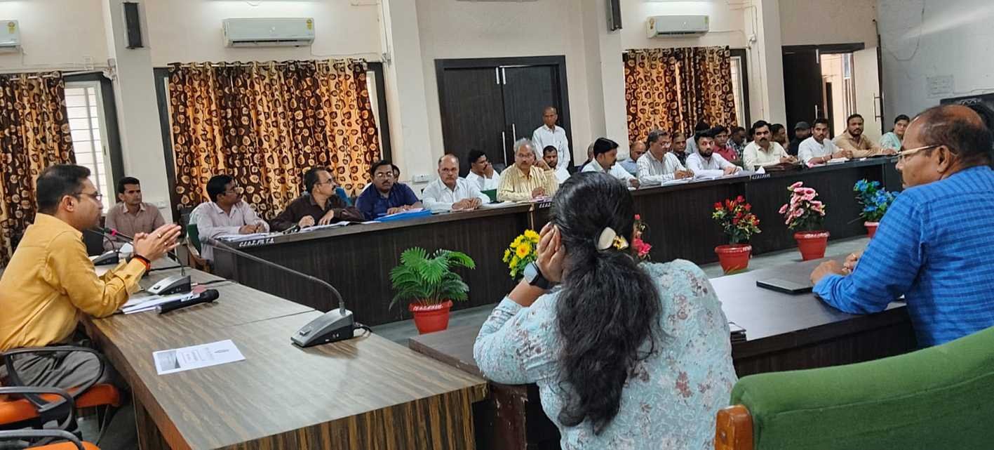 कर्मचारियों के पेंशन एवं अनुकम्पा नियुक्ति के प्रकरणों का निराकरण करें