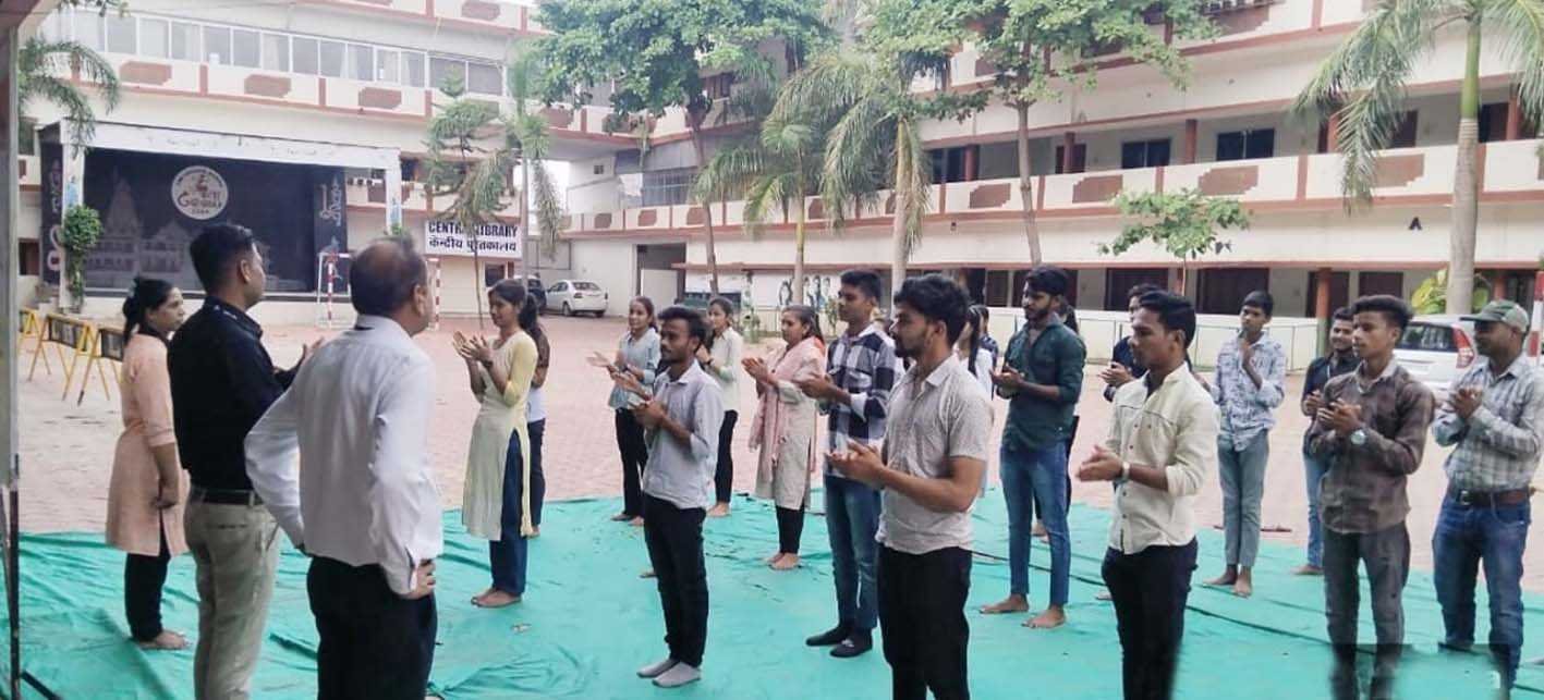 एलबीएस कॉलेज में मनाया अंतर्राष्ट्रीय योग दिवस  
