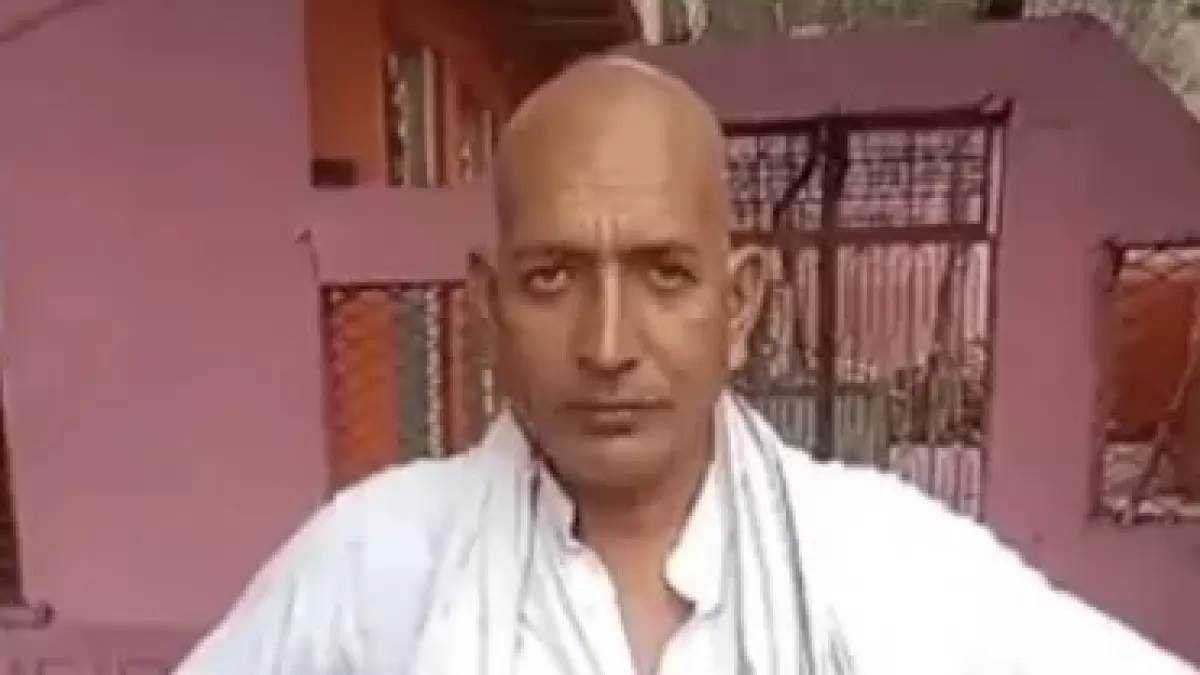 दिग्विजय सिंह के हारने पर पूर्व सरपंच ने कराया मुंडन, चुनाव पूर्व लगाई थी शर्त