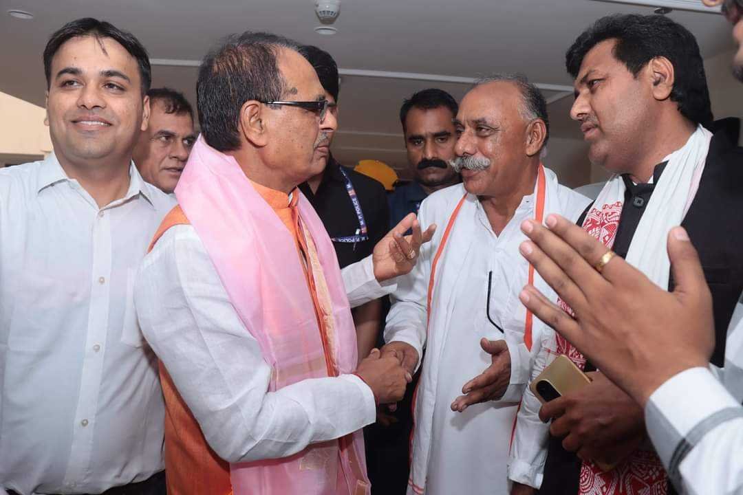 केन्द्रीय कृषि मंत्री से किया हरदा आने का आग्रह