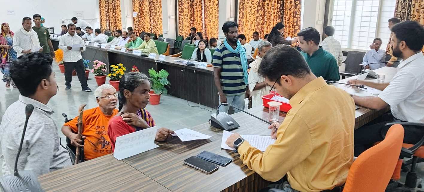 जनसुनवाई : कलेक्टर ने सुनी नागरिकों की समस्याएं