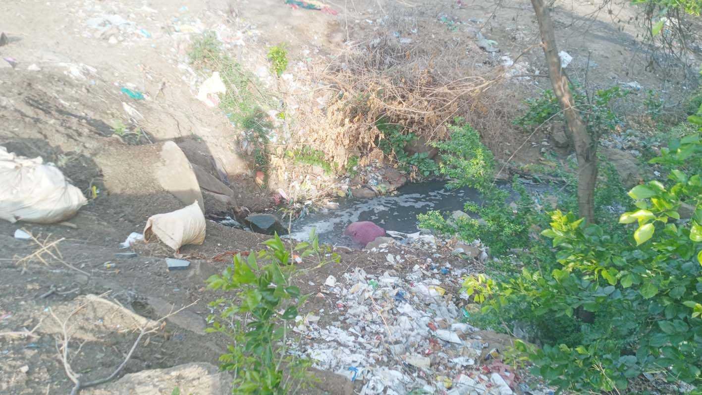 नालों का मिल रहा गंदा पानी, कैसे बनाएंगे अजनाल नदी को शुद्ध