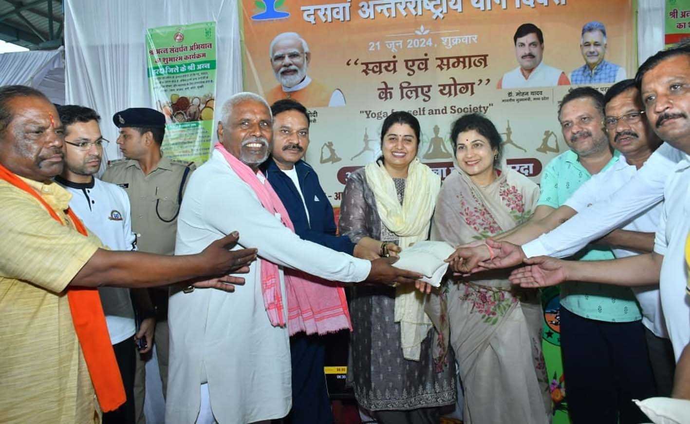 शरीर को फिट रखने नियमित करें योग : कृष्णा गौर