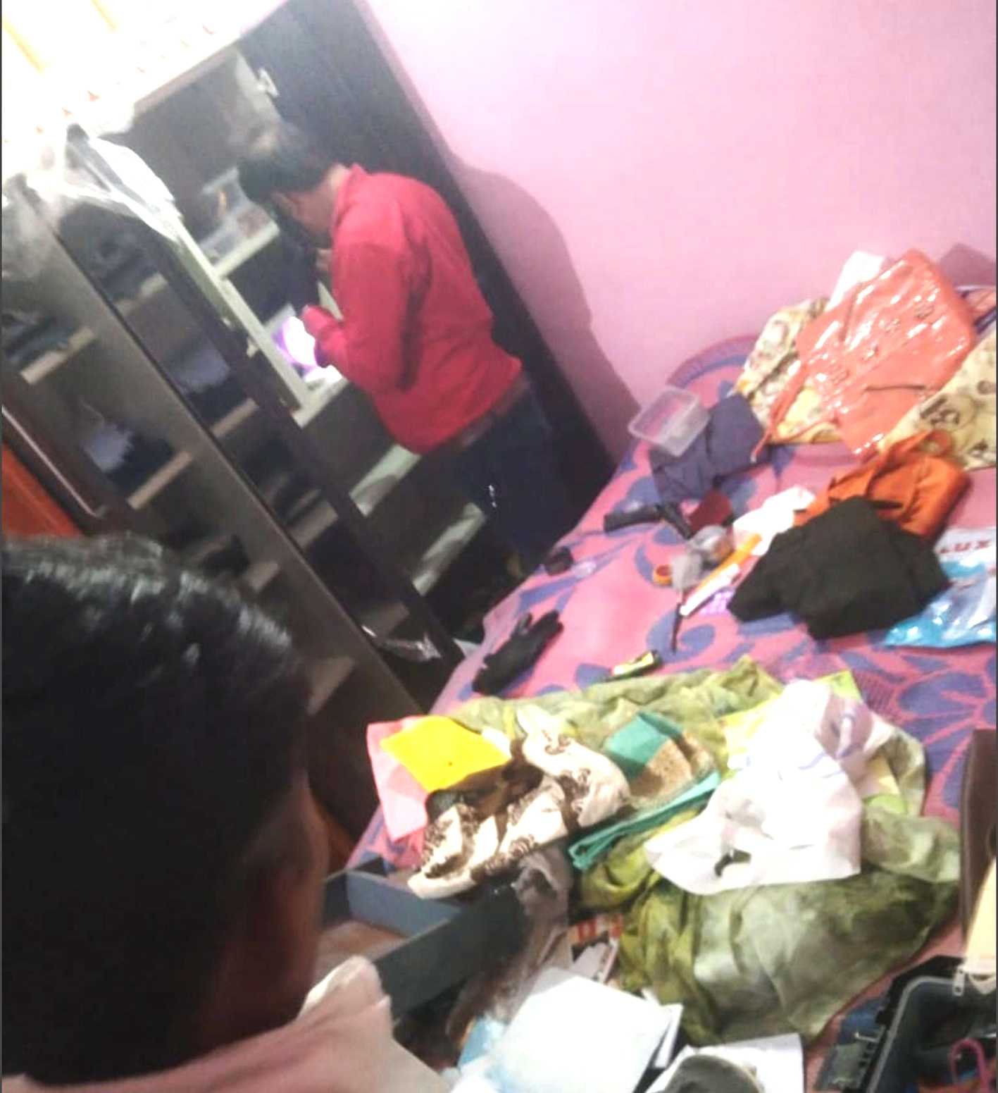 गेट का ताला तोड़कर घुसे चोर, आभूषण समेत 6 लाख की चोरी