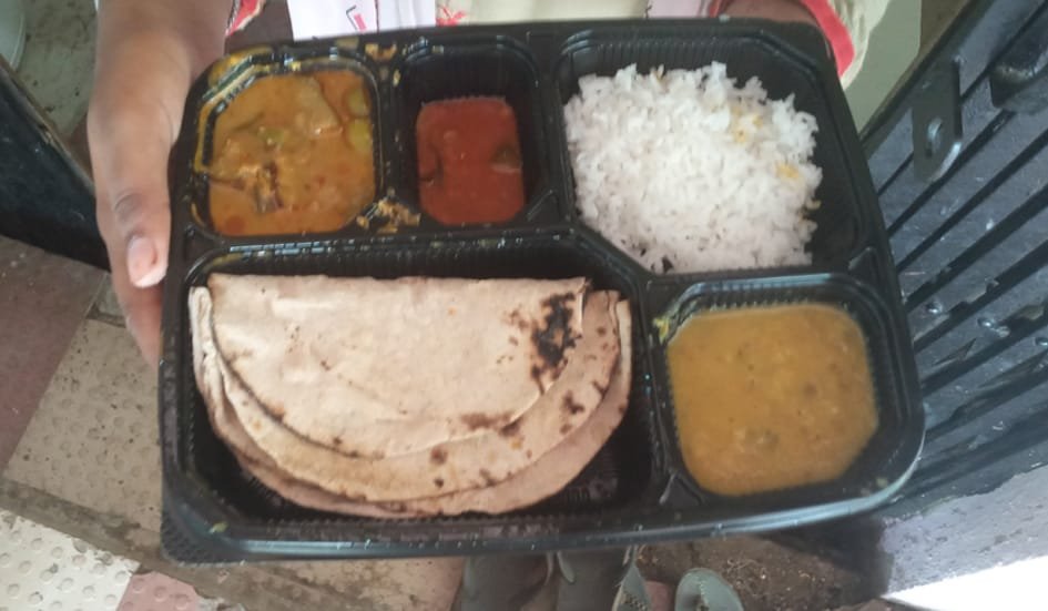ब्लास्ट में क्षतिग्रस्त हुए मकान से सेंटिंग की २५० प्लेट चोरी