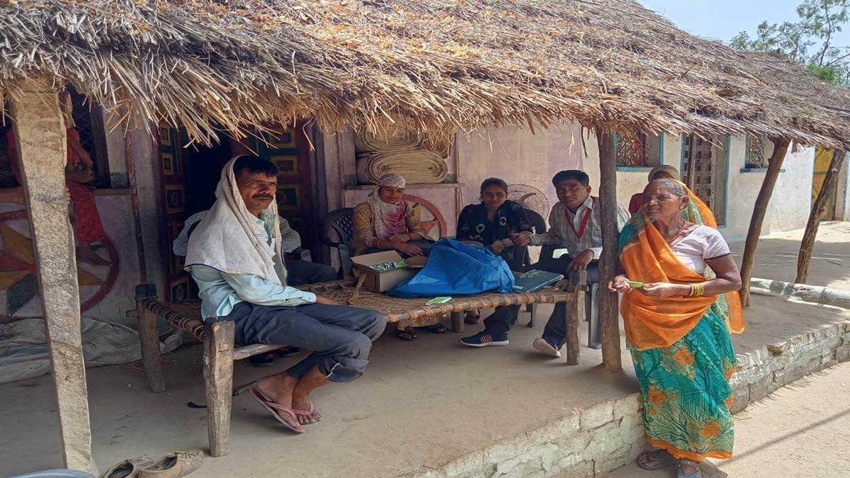 भल्ला खाकर दो दर्जन ग्रामीण हुए फ़ूड प्वाइजनिंग के शिकार 14 अस्पताल में भर्ती