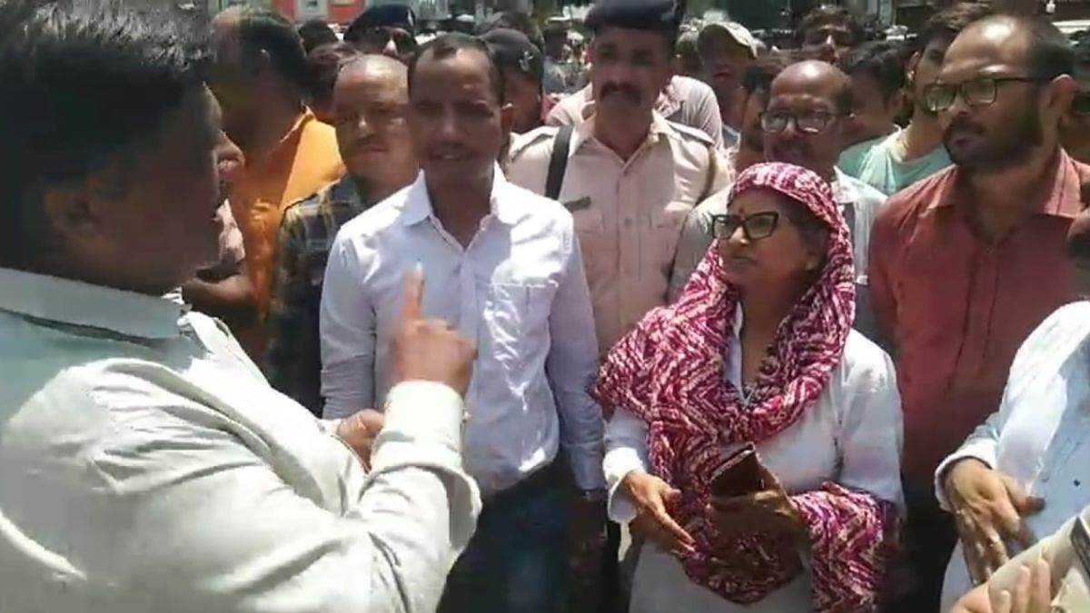 रतलाम के जावरा में धार्मिक स्थल पर मिले गोवंश के अंग, हिंदू संगठनों ने बंद कराया शहर