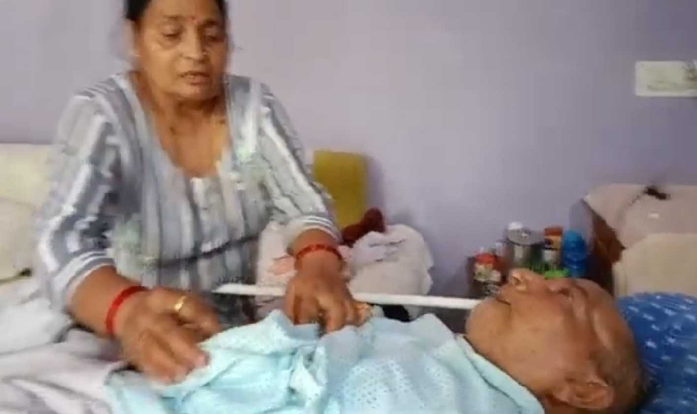 9 साल से बीमार सास-ससुर को घर में दीवार बनाकर कर दिया कैद