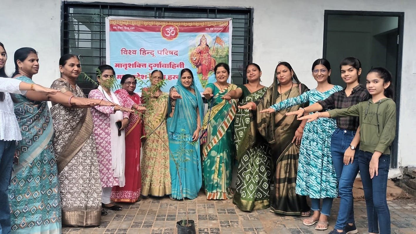 मातृशक्ति ने स्कूल परिसर में किया पौधरोपण