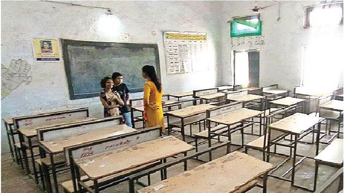 स्कूल तो आ गए, पढ़ाई से पहले सफाई तो कर लें