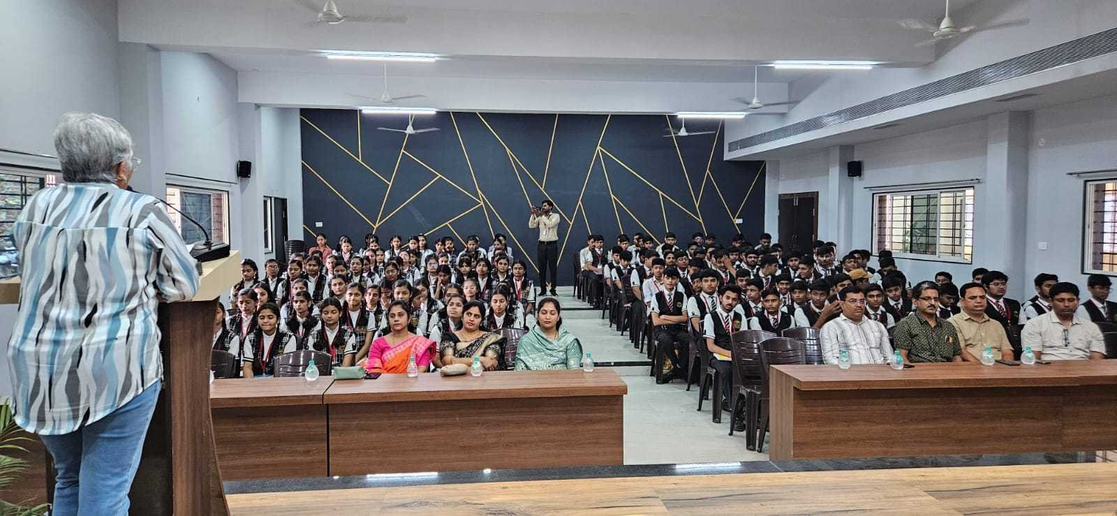 जीवन में सफल होना है तो ‘लोग क्या कहेंगे’ इस पर कभी ध्यान मत देना : आभा आनंद