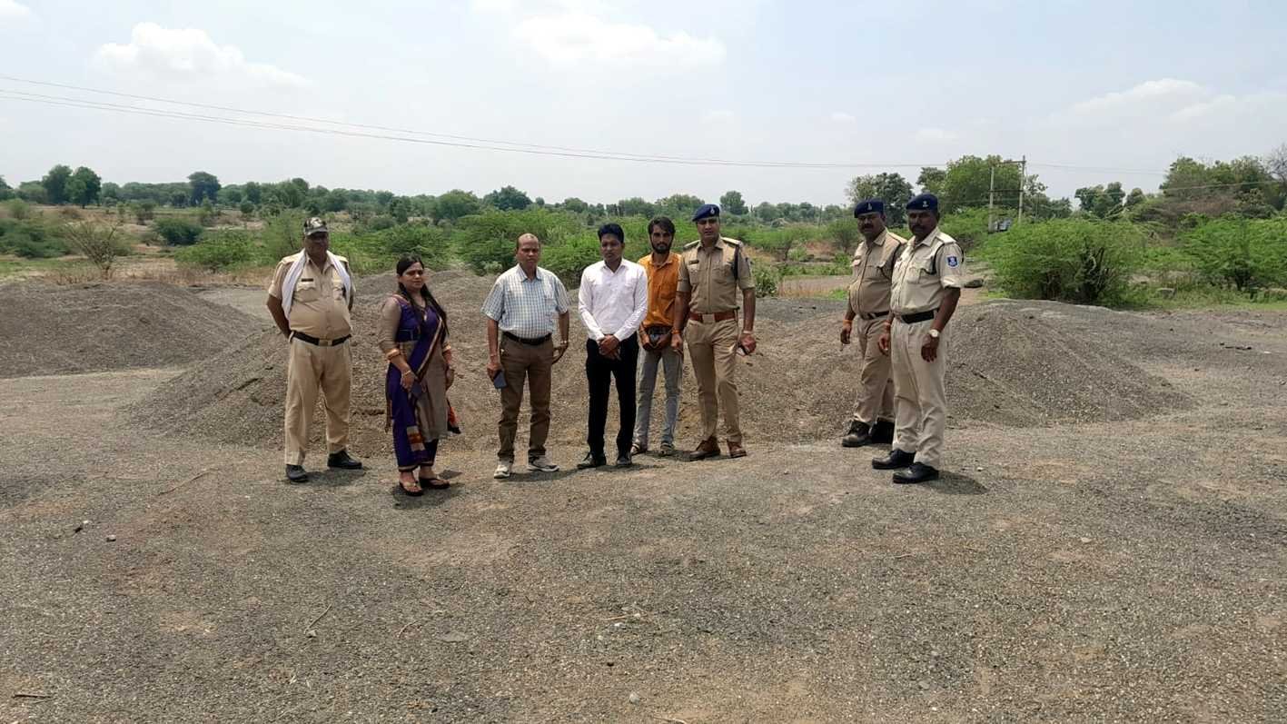 खनिज, राजस्व एवं पुलिस के संयुक्त दल ने की कार्यवाही
