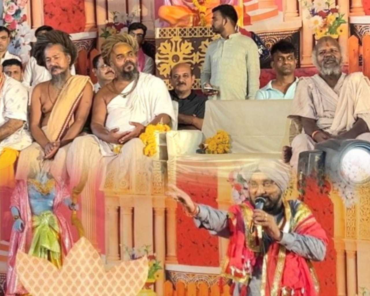 देर रात तक चली सुंदरधाम आश्रम में भजन संध्या