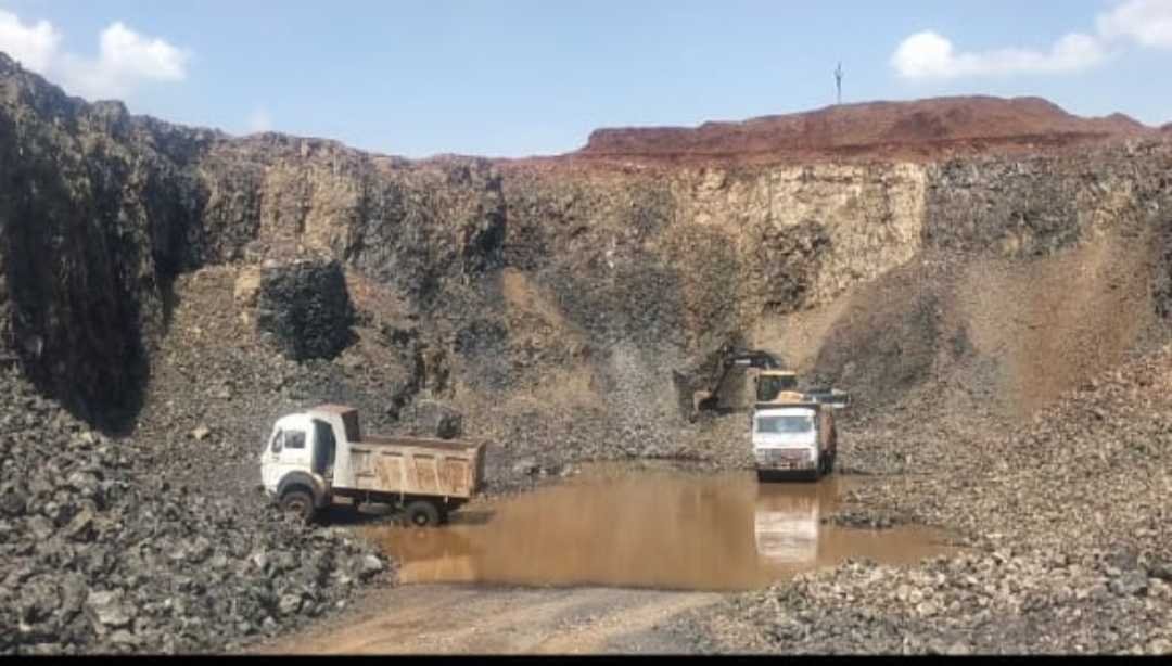 सोनपुरा क्रेशर खदान पर अवैध उत्खनन कर लगा दिए खनिज संपदा के पहाड़