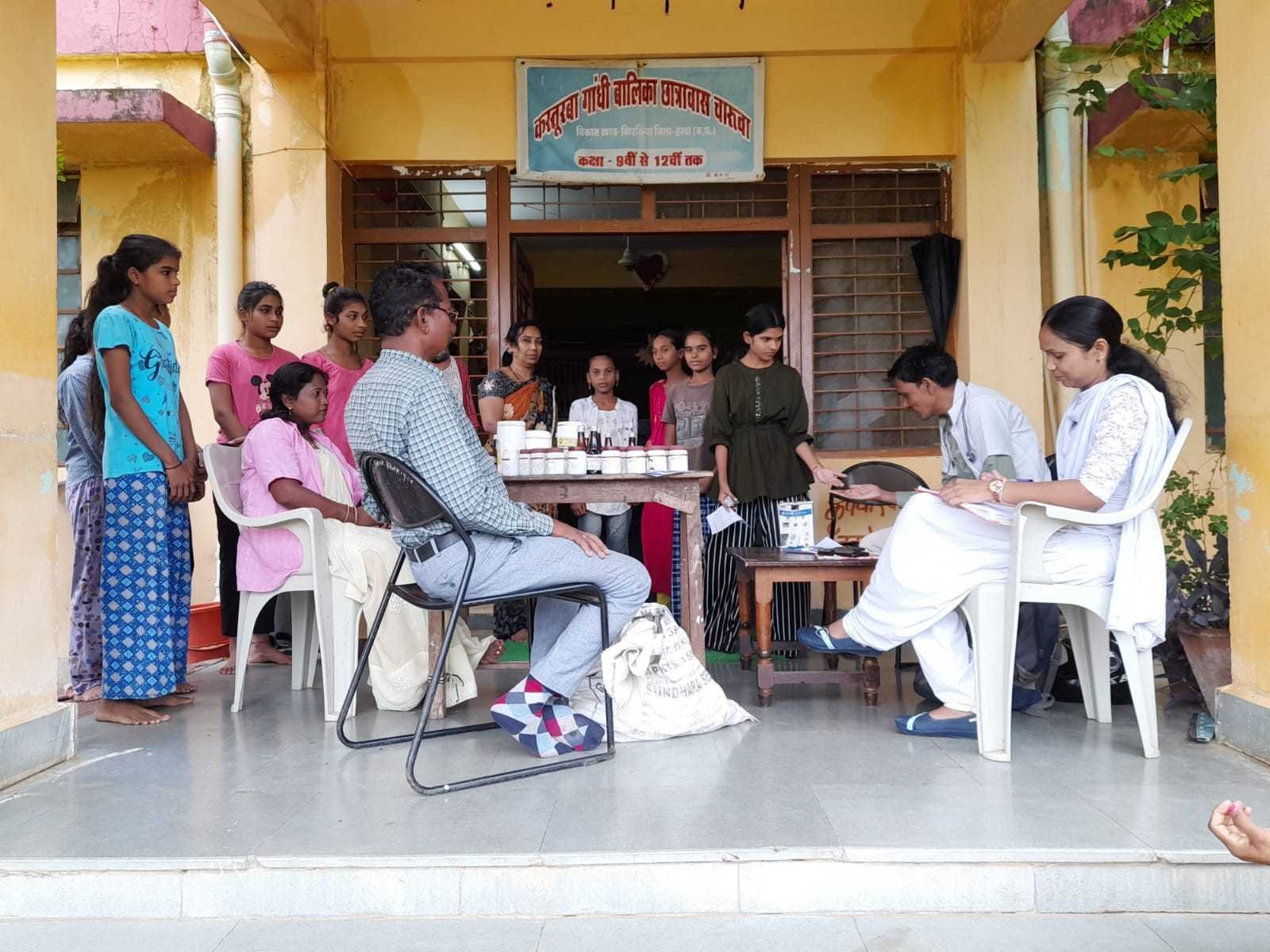 बालिका छात्रावास में आयुर्वेदिक स्वास्थ्य शिविर संपन्न