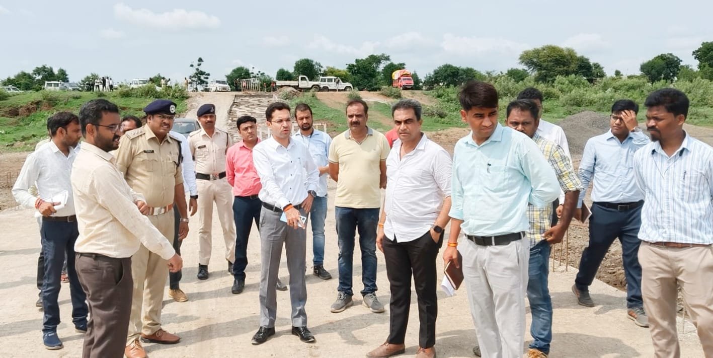 कलेक्टर ने सिराली में मूंग उपार्जन केन्द्रों का निरीक्षण किया