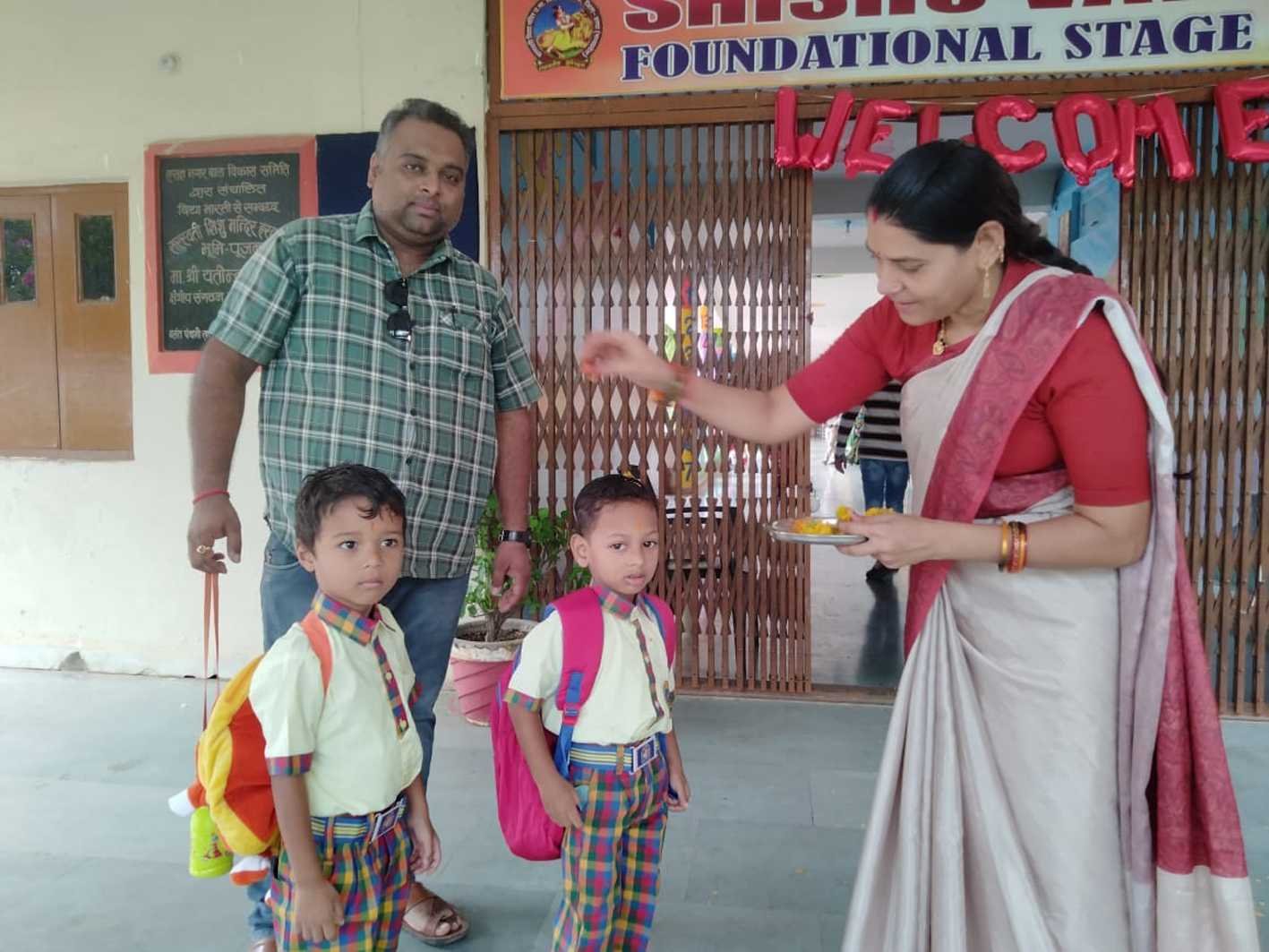 सरस्वती स्कूल में प्रवेश उत्सव मनाया