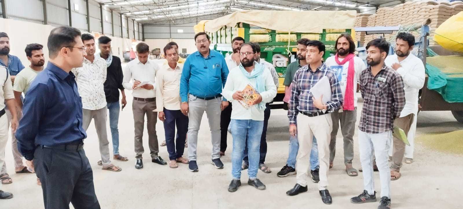 कलेक्टर ने मूंग उपार्जन केन्द्रों का किया निरीक्षण
