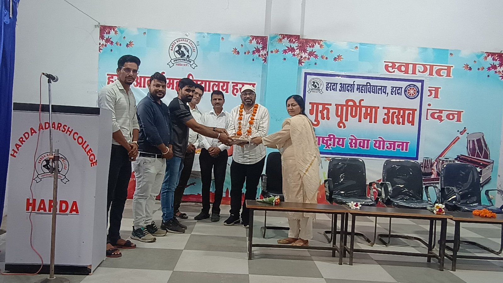 गुरुजनों का हुआ सम्मान, मनाया गुरु पूर्णिमा उत्सव  