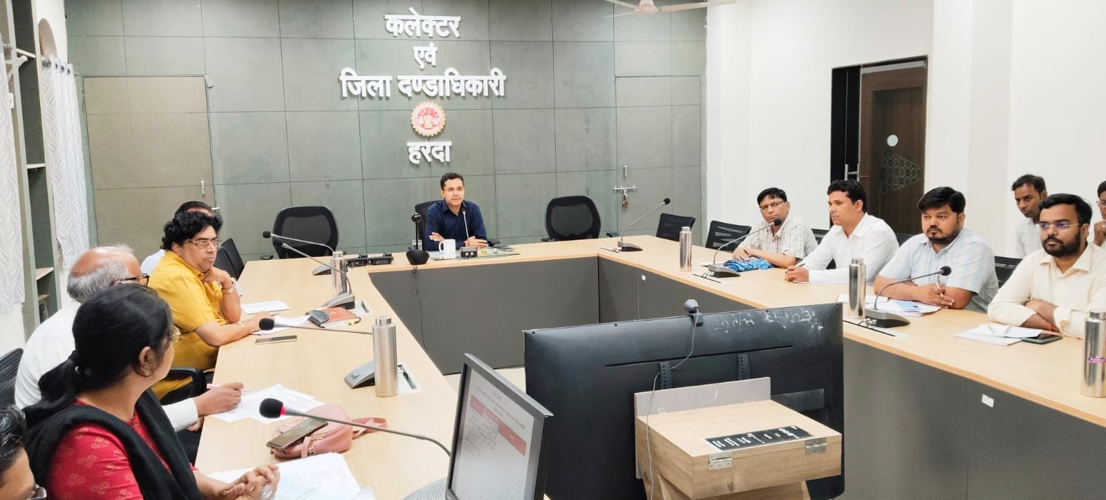 छात्रावासों की व्यवस्थाएं सुधारें, छात्रवृत्ति का समय पर भुगतान करें