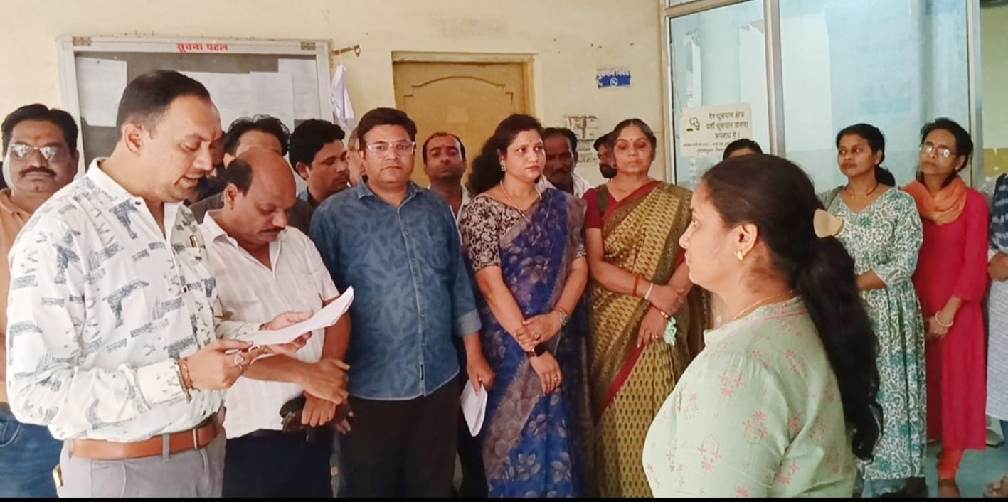 जाने ऐसा क्या हुआ कि प्राचार्य के खिलाफ खुद प्राचार्य को ज्ञापन देने पहुंचा कॉलेज स्टाफ़