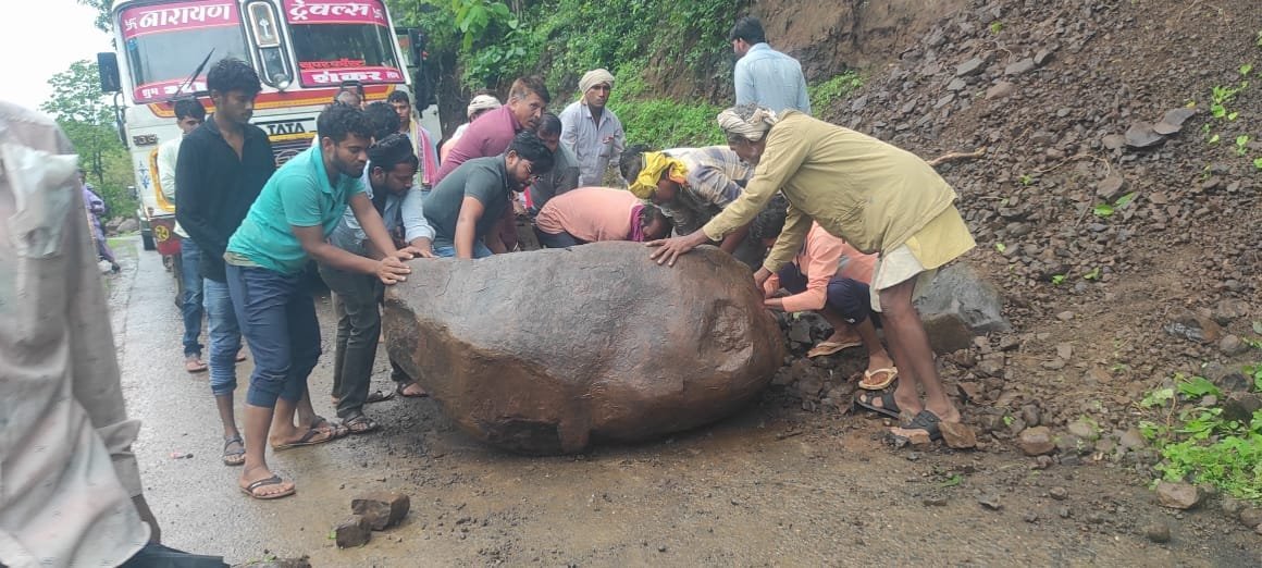 गोराखाल मार्ग पर बड़ा हादसा टला, हो सकती थी जनहानि