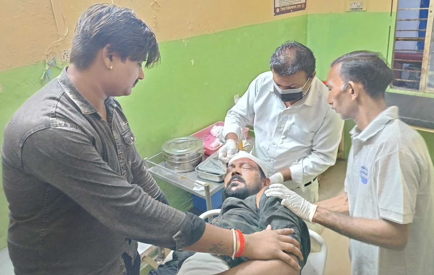 अज्ञात वाहन की टक्कर से युवक घायल