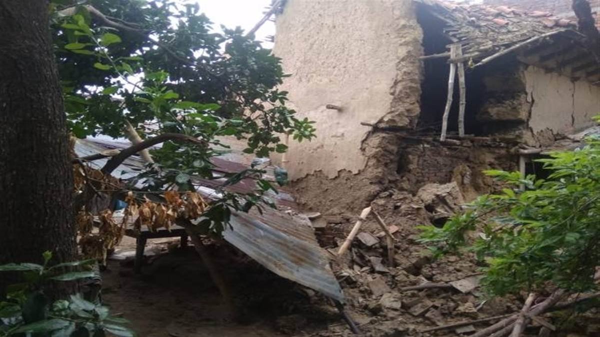 मकान मालिक ने कहा था घर खाली कर दो, जर्जर भवन गिर गया, किरायेदार की दबकर मौत