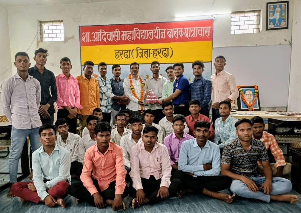शासकीय आदिवासी छात्रावास में मनाई गुरु पूर्णिमा  