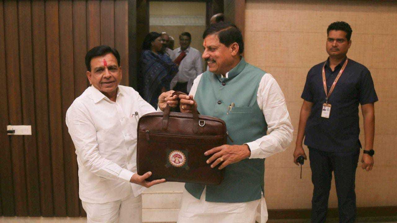 वित्त मंत्री जगदीश देवड़ा ने प्रस्तुत किया वर्ष 24-25 का बजट