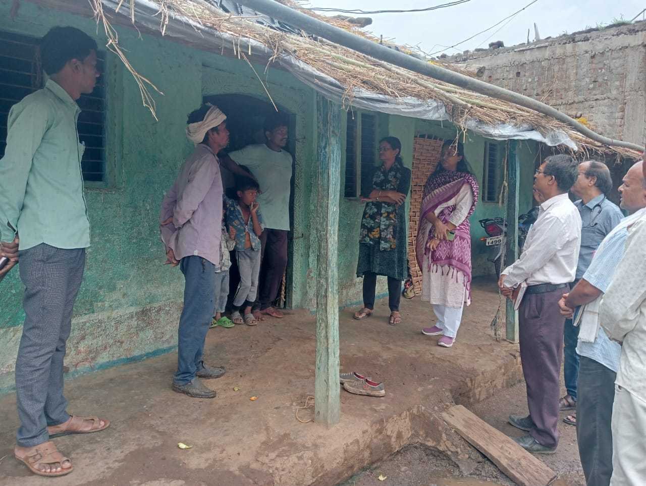 स्वास्थ्य शिविर लगाकर स्कूली बच्चों और ग्रामीणों के स्वास्थ्य परीक्षण कर आवश्यक उपचार करने पेयजल स्रोतों पर आवश्यक दवा छिड़काव करने के निर्देश दिये गये।