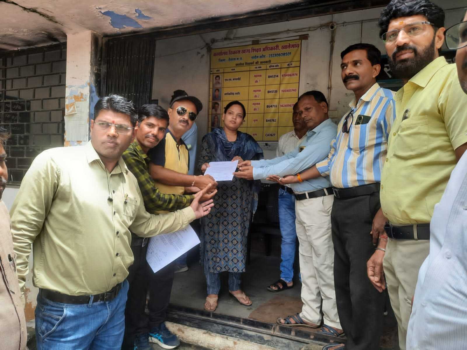 लोन की किस्त नहीं जमा होने पर लगती है पेनल्टी, वेतन नहीं मिलने से शिक्षक परेशान