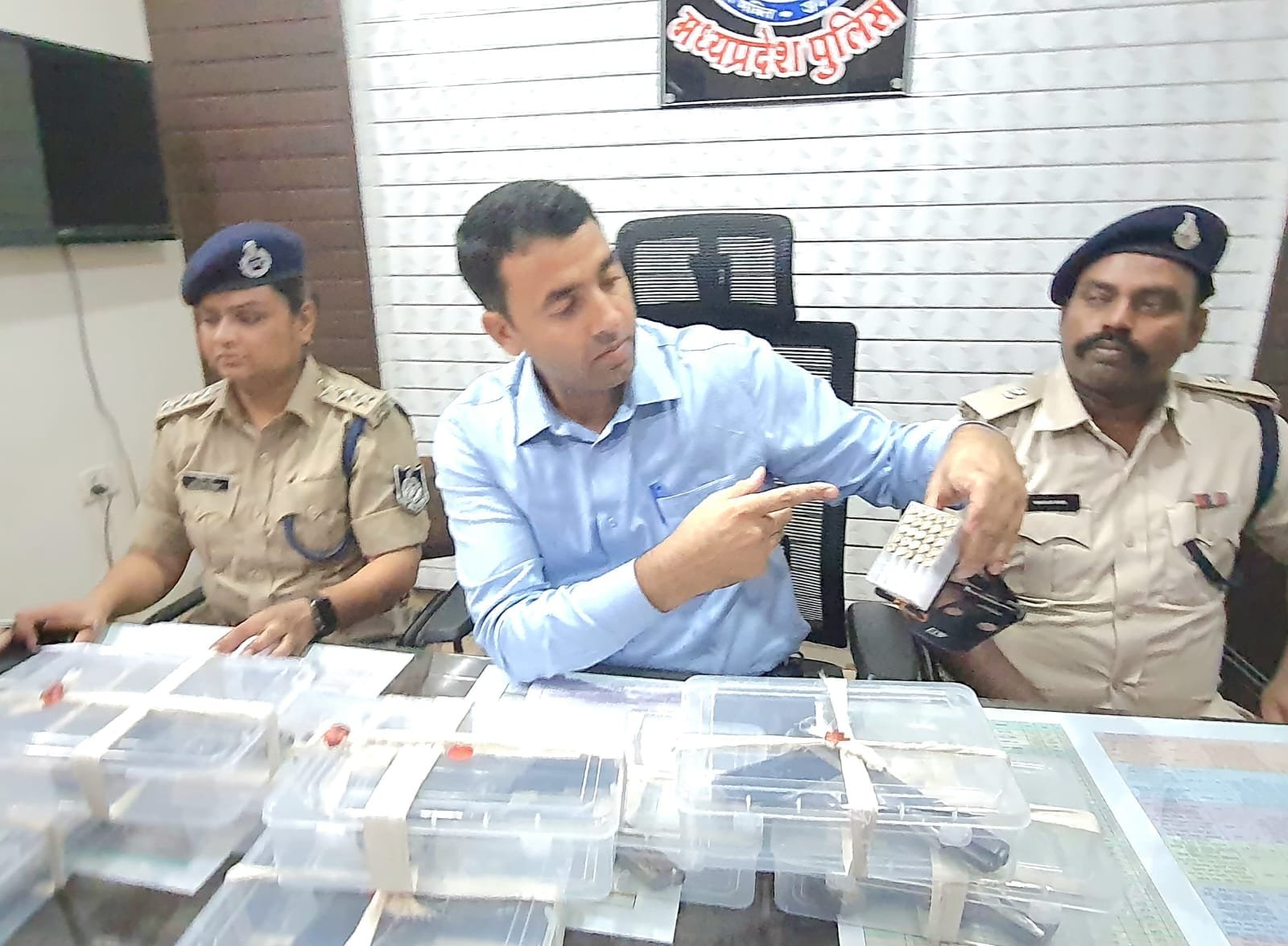 पुलिस ने अवैध हथियार के साथ पाच आरोपी किए गिरफ्तार