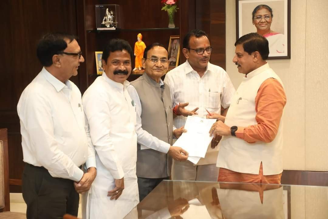 अब जाम हुआ आम, मूंग खरीदी एवं स्लाट बुक न होने से नाराज किसानों ने फिर किया चक्का जाम, 5 अगस्त तक किया जा सकेगा मूंग का विक्रय