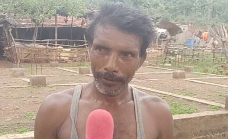 नयापुरा ग्राम पंचायत के उचान गाँव में 2 माह से अपूर्ण हालत मैं पडी, है आगन बाडी का भवन