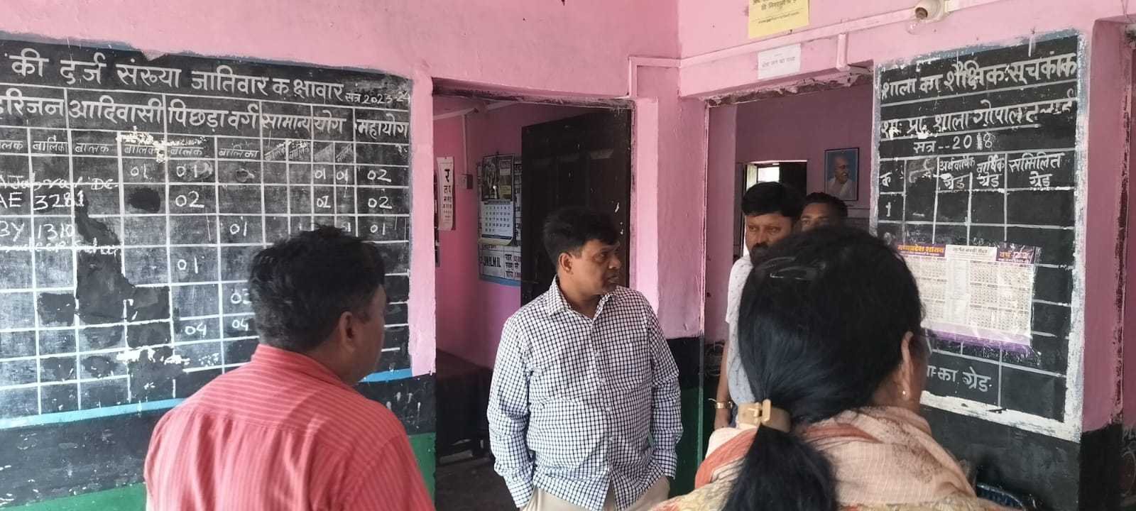 मुलताई में केन्द्रीय विद्यालय भवन के निर्माण में हुई देरी पर कलेक्टर ने लगाई फटकार