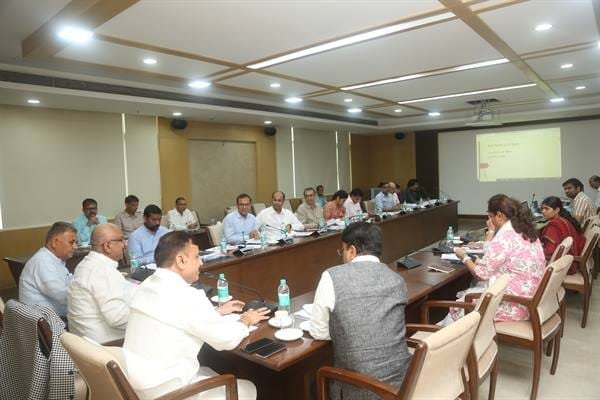 विद्यार्थियों के सुनहरे भविष्य के निर्माण के लिये सरकार कोई कसर नहीं रखेगी : जनजातीय कार्य मंत्री डॉ. शाह
