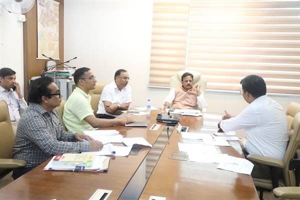 न-औषधि केंद्रों के लाभ के प्रति आमजन को करें जागरूक: उप-मुख्यमंत्री श्री शुक्ल