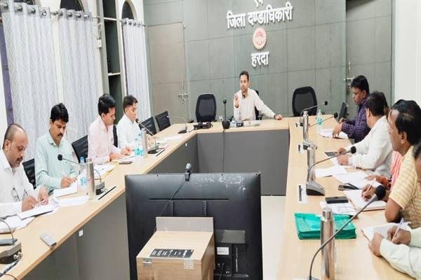 स्वसहायता समूहों की महिलाओं को आर्थिक रूप से आत्मनिर्भर बनाएं