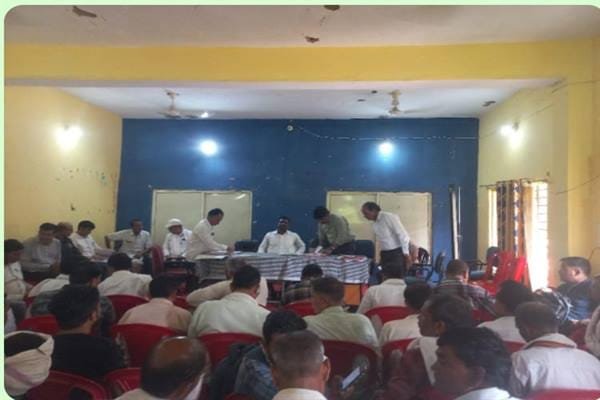 जिला सीईओ ने कैलारस में ग्रामीण विकास कार्यो की समीक्षा की