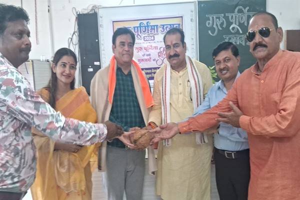 प्राचीनकाल से समाज में गुरूओं का सर्वेच्‍च स्‍थान रहा है – विधायक श्री परिहार