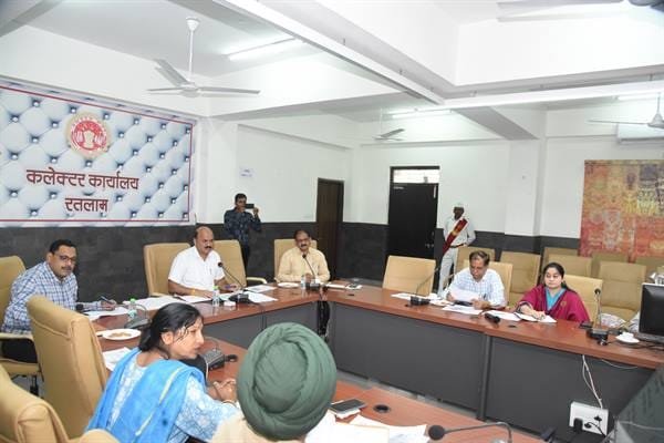 बाल गृह में रहने वाले प्रत्येक बच्चे का केयर प्लान बनाया जाए: कलेक्टर श्री बाथम