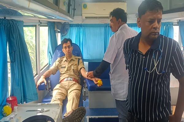 टीकमगढ़ पुलिसलाइन में स्वास्थ्य परीक्षण शिविर का आयोजन किया गया 250 पुलिस कर्मियों एवम परिवारजनों ने लिया लाभ 15 पुलिसकर्मियों द्वारा किया गया रक्तदान