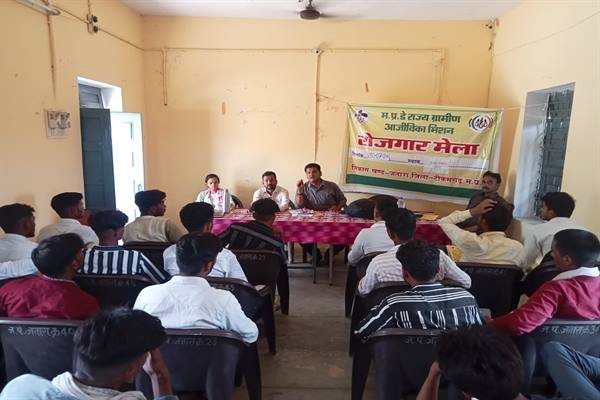 जतारा में आयोजित विकासखंड स्तरीय रोजगार मेला में 22 युवाओं को मिला रोजगार